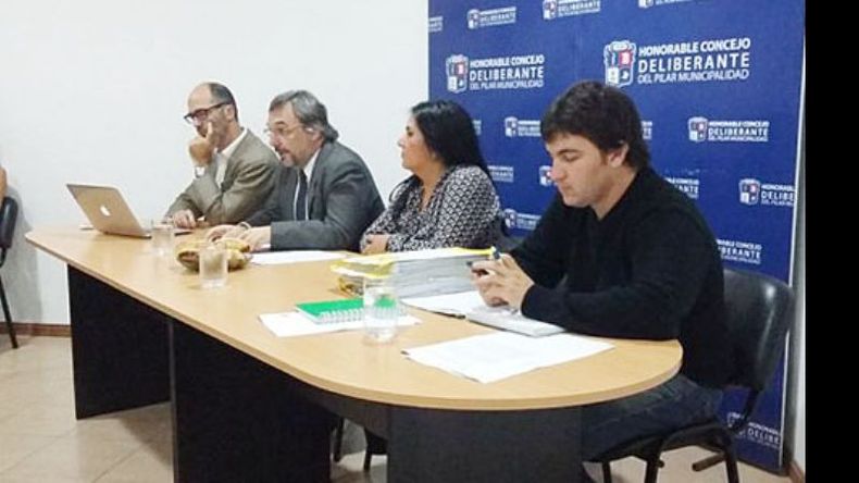ESTUDIO. Los funcionarios de Hacienda dieron datos sobre el presupuesto..