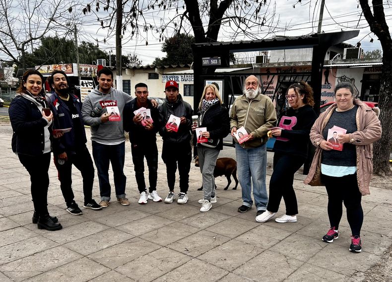 CAMPAÑA. Mientras el comité provincia define, los radicales de Pilar salen a la calle. &nbsp;