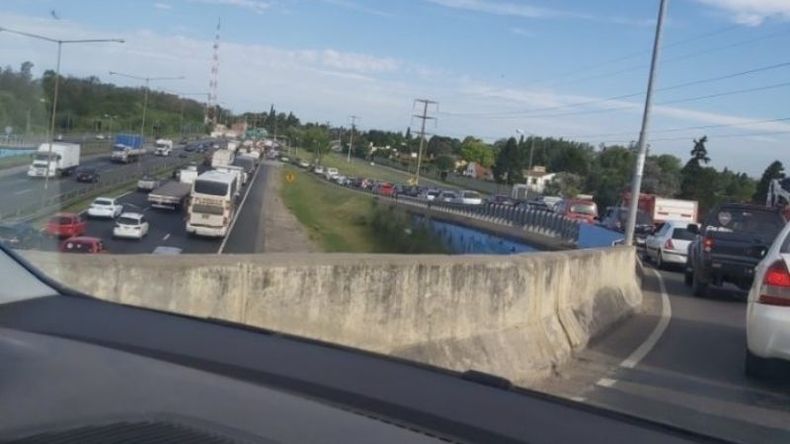 El puente en el que ocurrió el dramático hecho (foto Qué Pasa Web)..