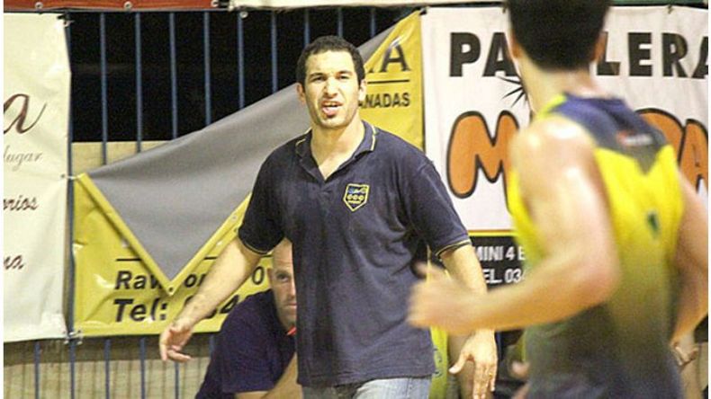 (LA AUTÉNTICA DEFENSA). BASE. “Hablamos de generar las inferiores para la Primera”, destacó Sánchez..