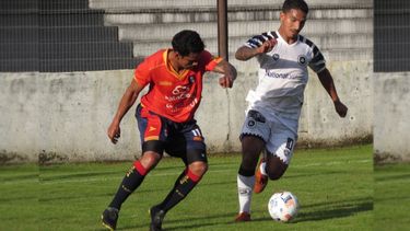 AL ATAQUE. Lucas Ríos lleva 2 goles con Real Pilar en el Apertura 2021. Foto: PRENSA REAL PILAR..