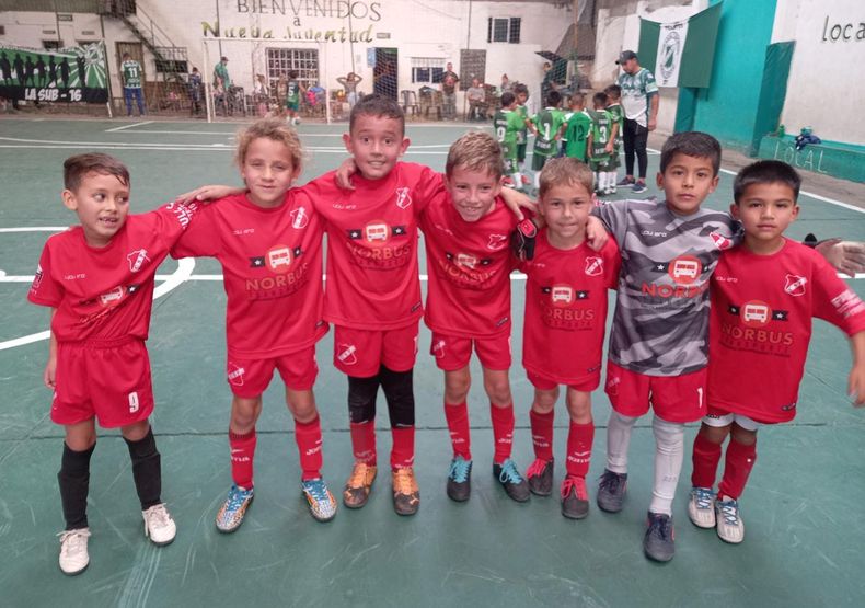 EQUIPO. La 2016 de Sportivo protagonizó un partidazo ganando 7-5 ante Nueva Juventud.
