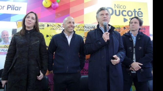 GLOBOS. Macri, Vidal, Ducoté y Neuspiller durante la breve charla de campaña, ayer, en Pilar..