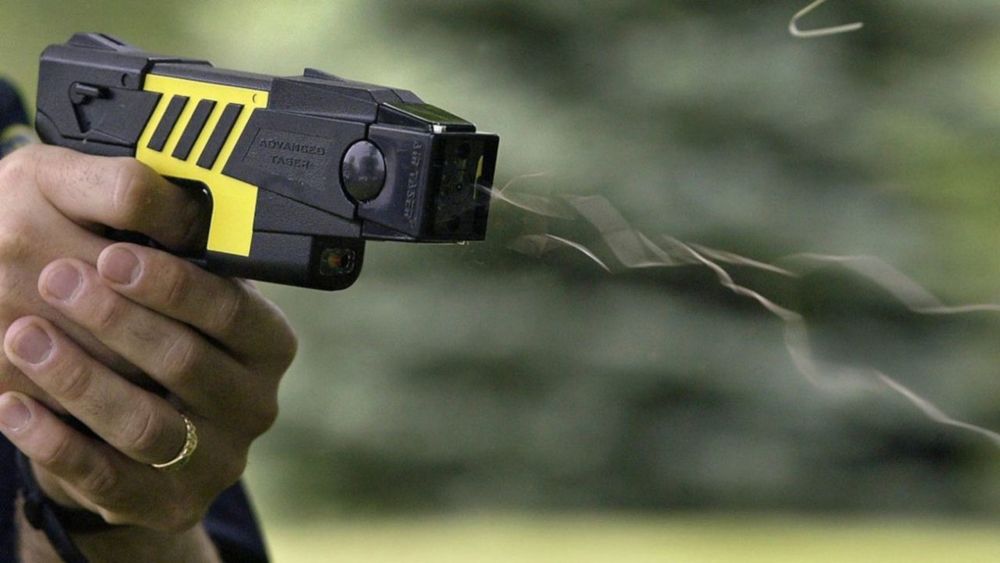 El proyecto establece que el uso de estas armas quedará limitado a situaciones en las que los medios no violentos resulten ineficaces o insuficientes.