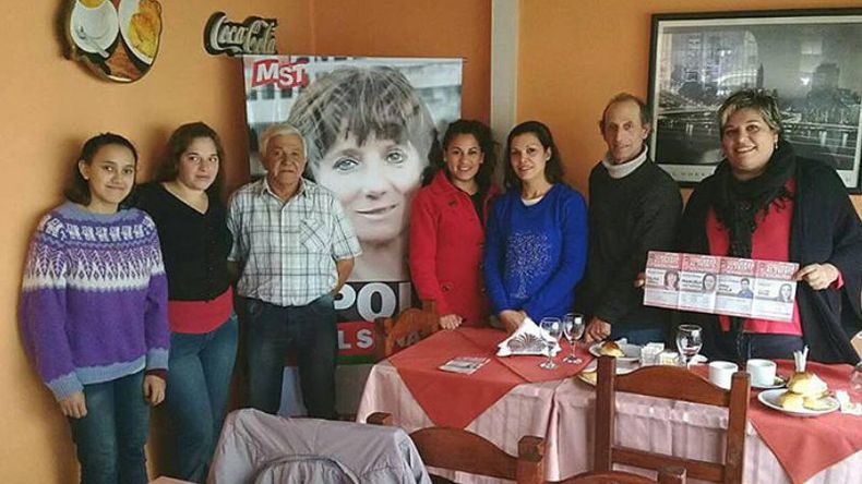 DESAYUNO. Natalia Espasa junto a familiares e integrantes de la lista..