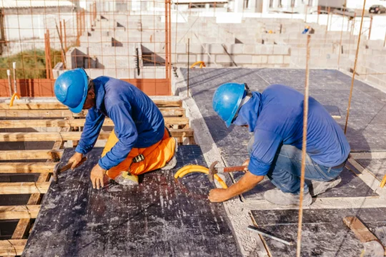 La mayor caída del empleo privado se registra en la Construcción y los Servicios financieros y en las empresas.