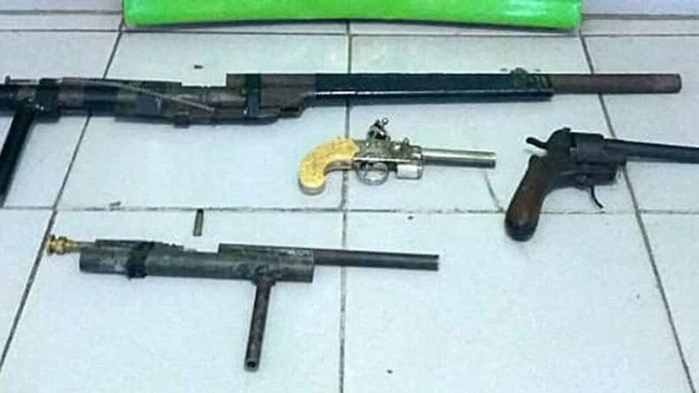 ARMAS. Fueron encontradas en la casa del agresor. .