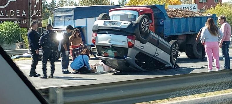 Vuelco en Panamericana. Ocurrió en el kilómetro 44 y hay demoras.&nbsp;
