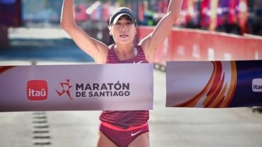 Belén Casetta cruzando la meta en Santiago de Chile. Belén Casetta cruzando la meta en Santiago de Chile.