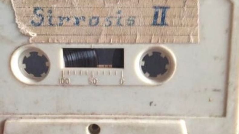 Parte de su música se conserva en cassette, como este de Ricardo Bisso..