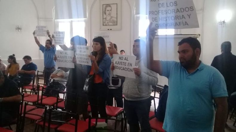 PROTESTA. En el HCD reclamaron contra el cierre de profesorados..
