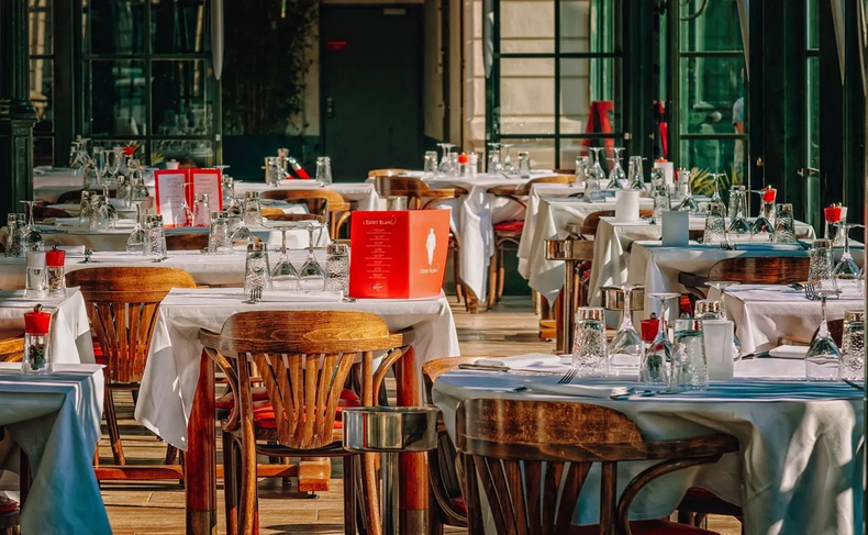 VACÍO. Cada vez más argentinos reducen su costumbre de comer afuera.
