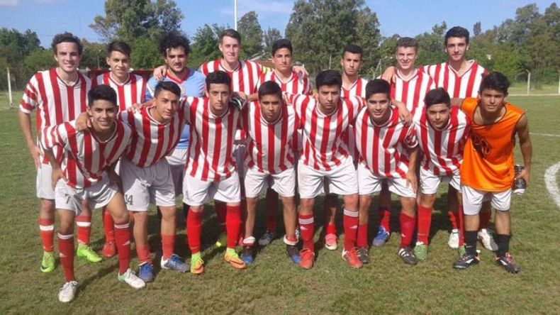 LEJOS. El Rancho empató 3-3 con el líder Los Capaces y no pudo descontarle..