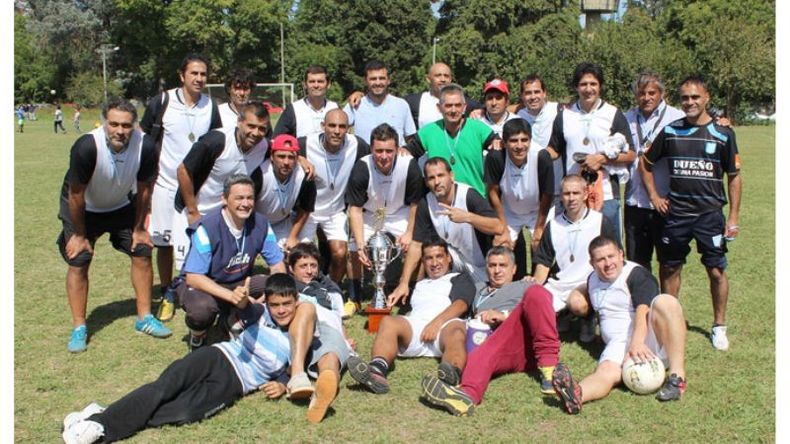 DEFENSOR. El Ombú, que lidera la Zona 2, busca conservar el reinado de Súper Senior..