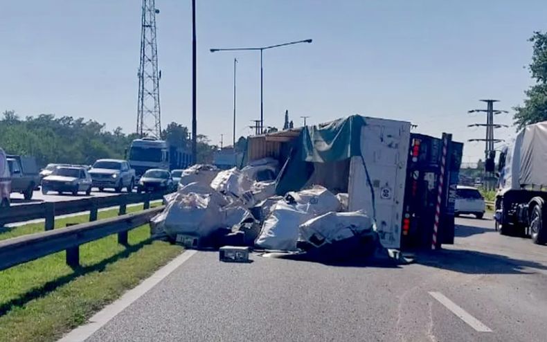 El vuelco ocurrió en el kilómetro 44 del ramal Campana.