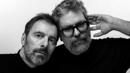 DUPLA. Kevin Johansen y Liniers, este miércoles en Bingo Oasis. DUPLA. Kevin Johansen y Liniers, este miércoles en Bingo Oasis.