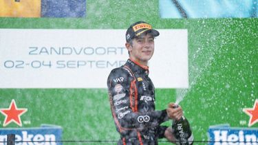 Franco celebra en el podio. .