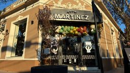 Café Martínez está ubicado en la emblemática esquina donde durante décadas funcionó la farmacia Del Globo. Café Martínez está ubicado en la emblemática esquina donde durante décadas funcionó la farmacia Del Globo.