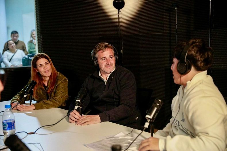 SALA DE STREAMING. Achával y Peralta durante la charla con un grupo de estudiantes.