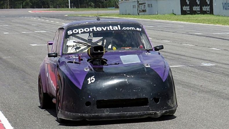 LISTO. El Fiat 125 de Tomás espera por volver a la pista..