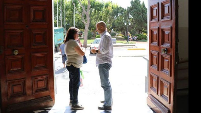 PUERTAS ABIERTAS. Ducoté compartió su foto con una vecina, pasadas las 17..