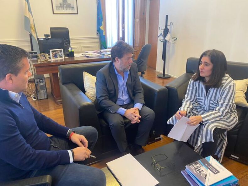 INICIATIVA. Forchieri, Garciarena y Etchecoin, los firmantes del proyecto.