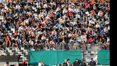 La gente llenó el estadio el viernes. Ahora se queda afuera de la definción..