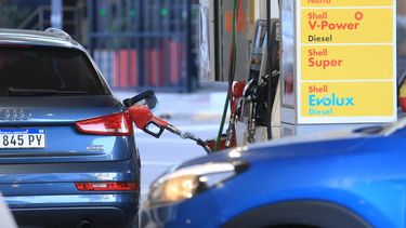 Los intentos del Gobierno por amortiguar el impacto de la guerra en los precios locales de combustibles no fue suficiente y su venta sigue en caída.