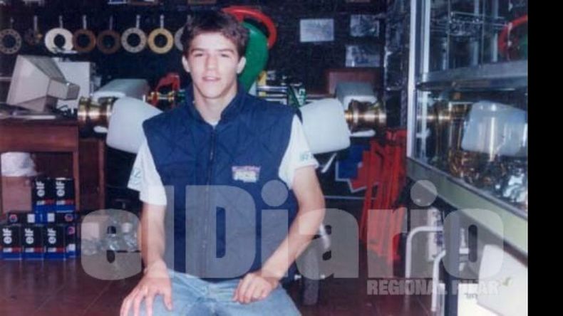 El Misil y su primera pasión, el karting, detrás en construcción..