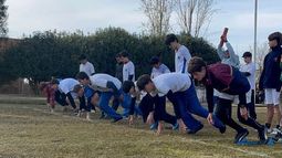 LARGADA. Las competencias de velocidad fueron el atractivo en el polideportivo.
