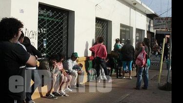 Las filas de todos los días en el Registro Civil..