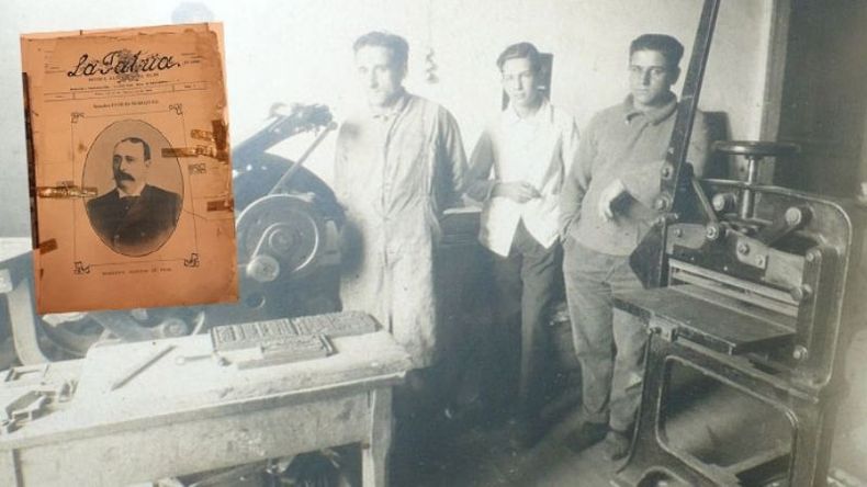 Miguel Fortez (derecha), junto a su hermano Severo y un empleado en el taller de impresión. Primer número de La Patria, 14 de enero de 1917..