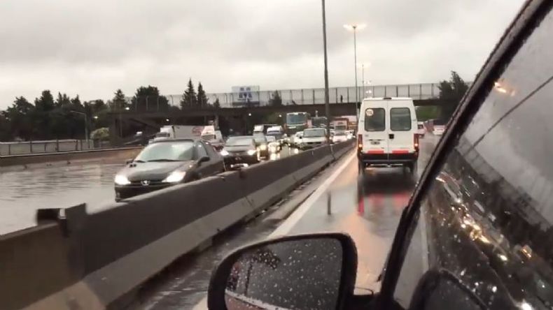 La unión de ramales se cubrió de agua..
