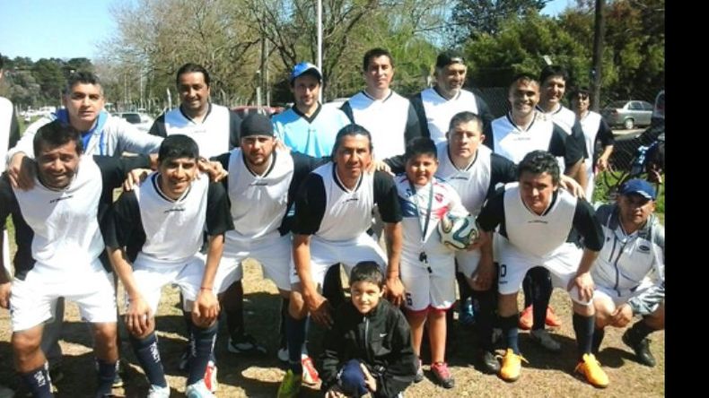 NO SE RINDE. NN Grand Bourg superó 4-1 a Lago y sueña con pelear la corona vacante..