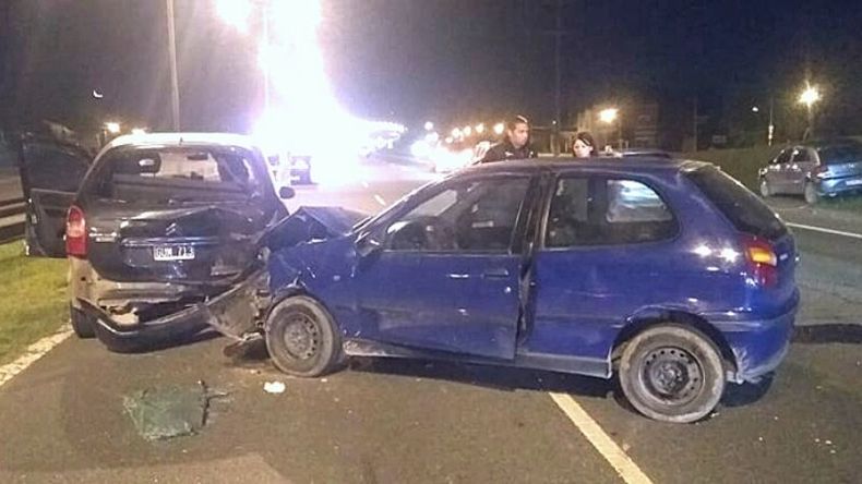 LOS DOS AUTOS INVOLUCRADOS. Ocurrió en el k56..