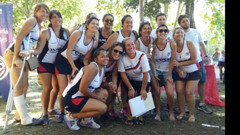 FELICIDAD. Las chicas de Muni Pilar se alzaron con tres títulos..