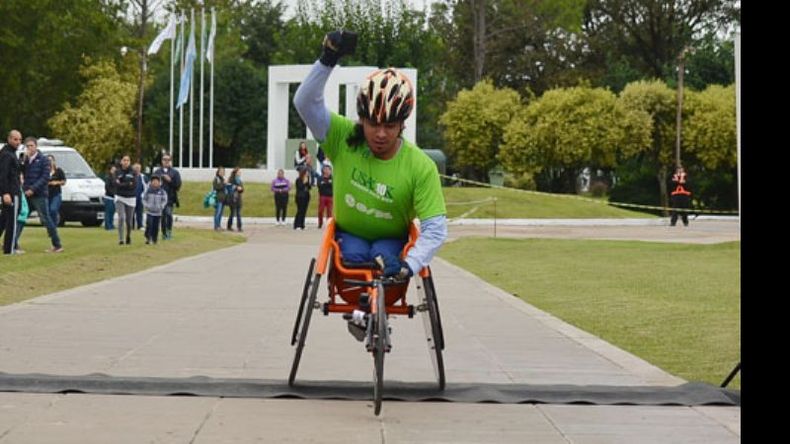 PREMIO. Mauro Chocobar recibió una mención especial al correr en silla de ruedas..