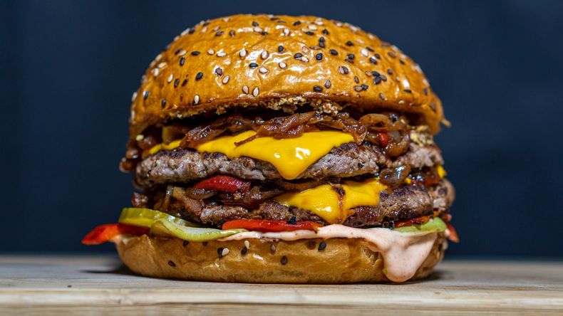 El Día de la Hamburguesa se celebra con promociones en Pilar.&nbsp;