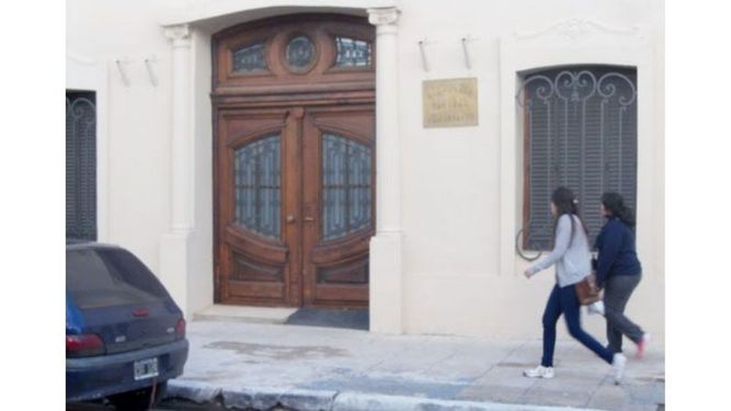 TENSIÓN. El edificio del Concejo Deliberante, uno de los escenarios de la pelea..
