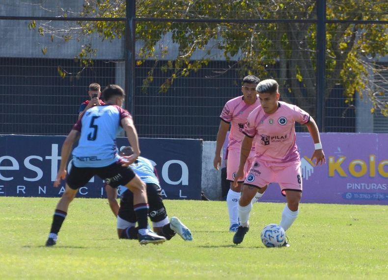 REGRESO. Iván Smith volvería al once inicial para jugar en el Carlos Barraza.