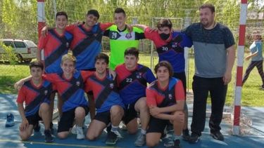EQUIPO. La formación juvenil de Muni que debutó en el metropolitano..