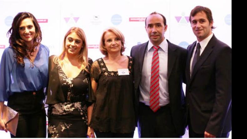 La cena reunió a actores, funcionarios e integrantes de la ONG..