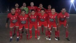 EQUIPO. El once de Atlético que el domingo por la noche jugó en Del Viso..