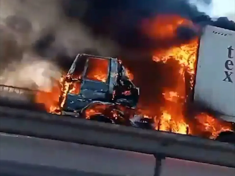 MALOS DÍAS: Segundo accidente de importancia en menos de una semana en el Puente Zárate Brazo Largo.