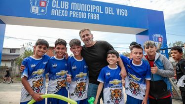INAUGURACIÓN. Achával compartió con los vecinos la presentación de las obras.