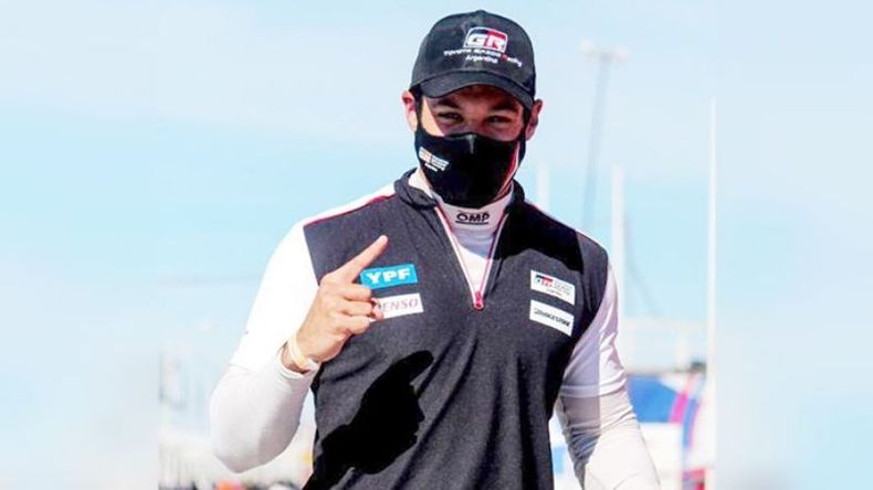 EL 1. Azar celebrando la pole desde la que partirá este domingo..