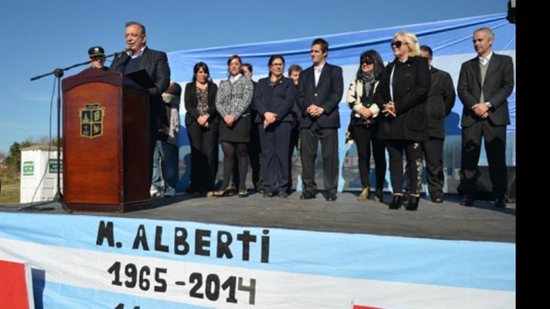 Desde el escenario Zúccaro lanzó un mensaje de unidad a los vecinos de Alberti..