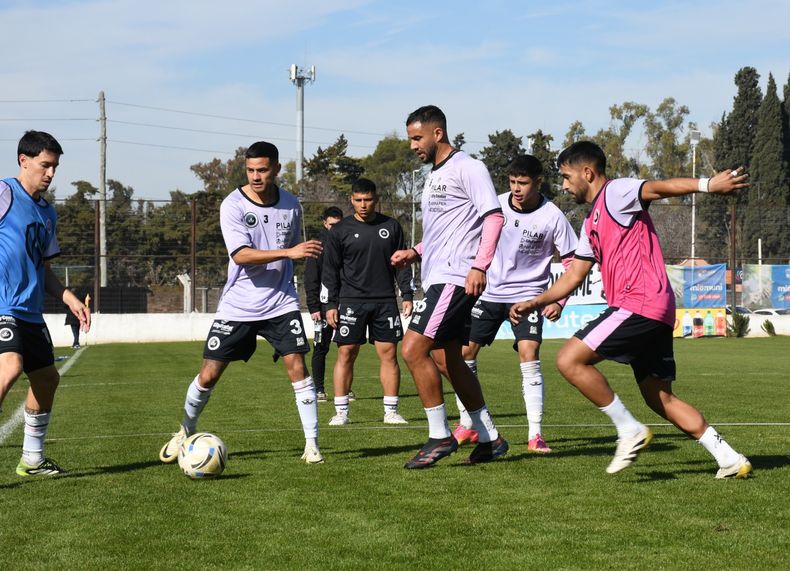 PRÁCTICA. Real Pilar recibe a Camioneros en un duelo clave. Será este viernes en el Barraza.&nbsp;