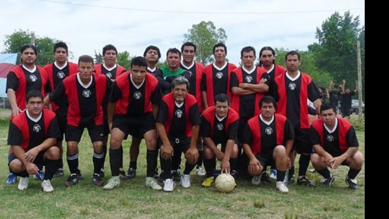 Agustoni sacó adelante un partido complicado y se mantiene como líder..
