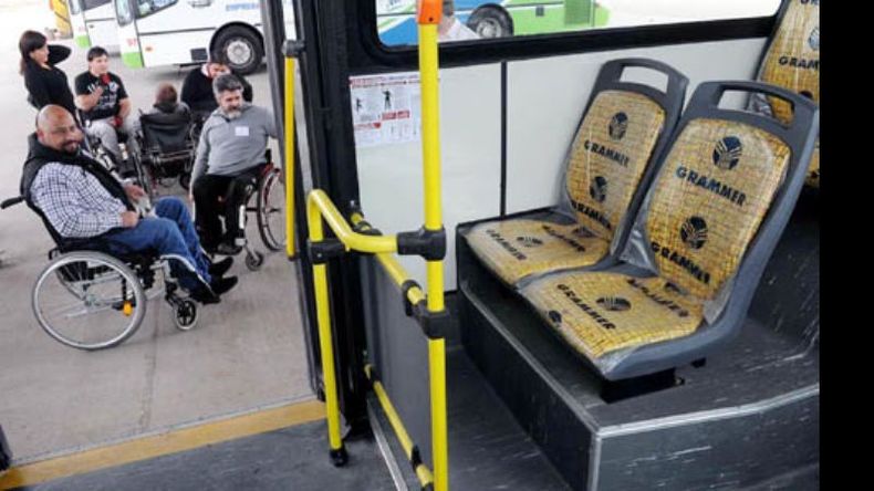 NO SE PUEDE. Viajar con algún impedimento físico es una odisea..